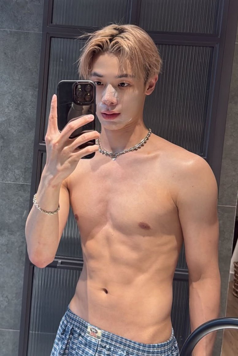 kpop moments that could kill achilleans tweet media