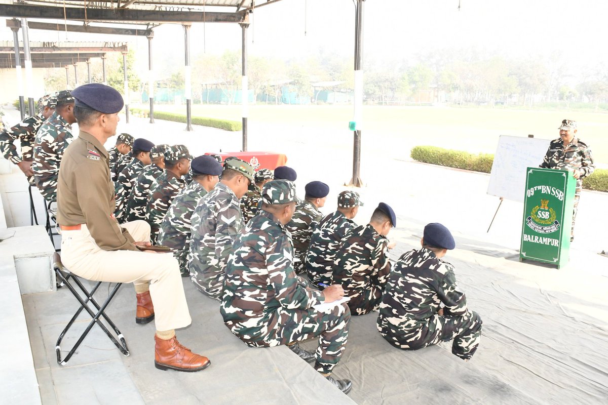 9BnSSB_INDIA's tweet photo. कार्मिकों को नियमित वर्ग संचालन के माध्यम से प्रचालन निर्देशिका की जानकारी —
बेहतर समन्वय, उत्कृष्ट कार्य निष्पादन।
#SSB_INDIA
#SSBFTRLUCKNOW
#SSBSHQGKP
#TrainingSession
#OperationalReadiness
#ProfessionalExcellence
#CapacityBuilding
#SeemaSuraksha
#DutyFirst
#StrongForce https://t.co/SHbSdrXPaX