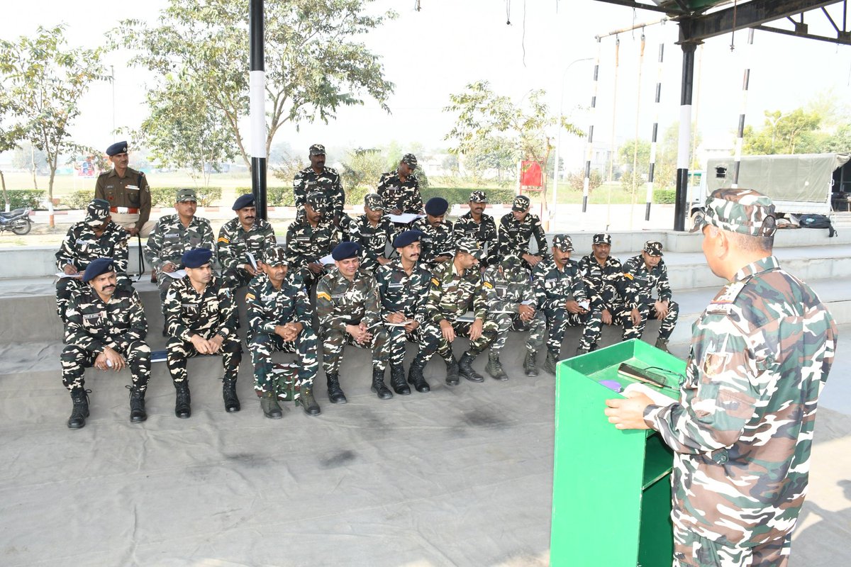 9BnSSB_INDIA's tweet photo. कार्मिकों को नियमित वर्ग संचालन के माध्यम से प्रचालन निर्देशिका की जानकारी —
बेहतर समन्वय, उत्कृष्ट कार्य निष्पादन।
#SSB_INDIA
#SSBFTRLUCKNOW
#SSBSHQGKP
#TrainingSession
#OperationalReadiness
#ProfessionalExcellence
#CapacityBuilding
#SeemaSuraksha
#DutyFirst
#StrongForce https://t.co/SHbSdrXPaX