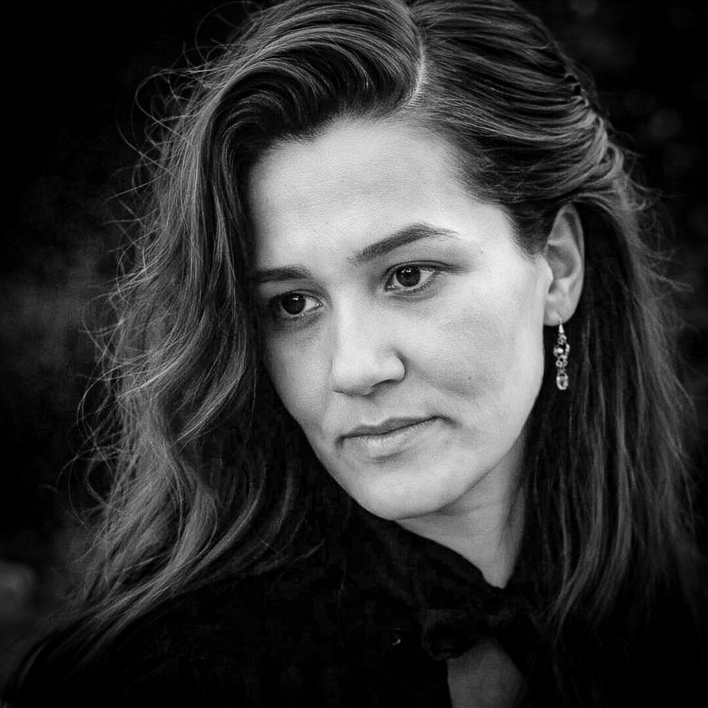 Öğrencisi tarafından canice katledilen Fatma Öğretmen için kelimeler yetersiz. Öğretmenlik kutsal bir meslektir; kalem tutan ellere silah ve bıçak doğrultan zihniyeti lanetliyoruz!

Bu vahşeti asla unutmayacağız. Başımız sağ olsun.