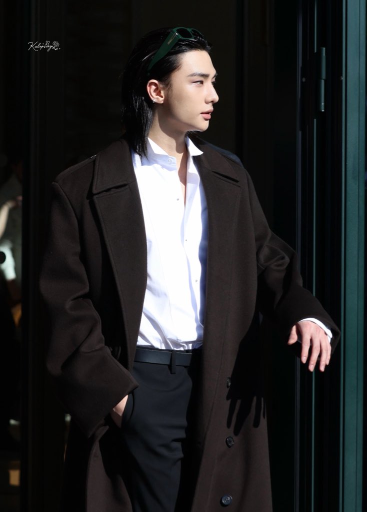 OMG HYUNJIN!? HE LOOKS SO GOOD 

#HYUNJIN_DiorAW26 <a href="/Dior/">Dior</a>