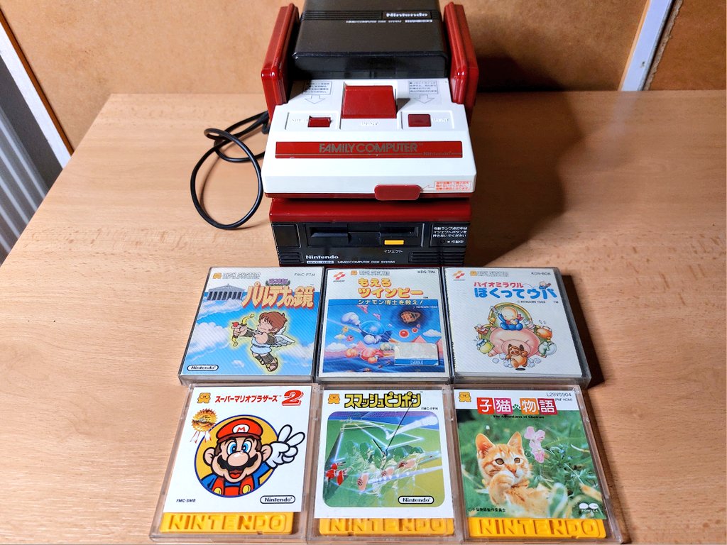nuclearnightmar's tweet photo. Am 21.2.1986 veröffentlichte #Nintendo das Famicom Disk System in Japan Spiele gab es auf wiederbeschreibbaren Disketten welche man an Automaten neu beschreiben konnte 
Hier seht ihr meine kleine Sammlung 
#Importgaming #retrogaming #famicomdisksystem #NES #familycomputer https://t.co/e6VZgcCYfn