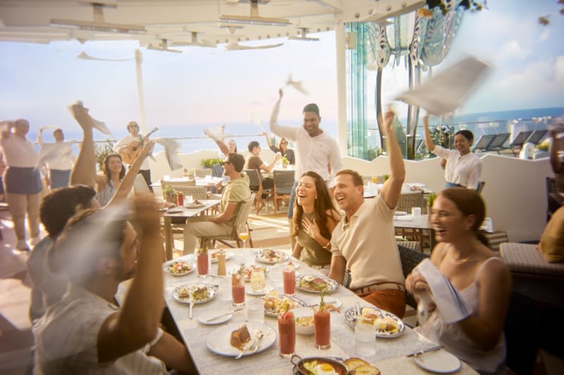 🍽️✨ Experience the culinary magic of Bora aboard the Celebrity Xcel! This luxurious restaurant offers a delightful atmosphere where you can enjoy exquisite dining with friends or loved ones.  🥂🌟
Contact me today to book your cruise and make your reservation! 📞🛳️