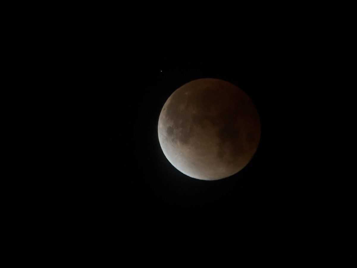 sezu_daze's tweet photo. Aspiring astronomer✨ Sezu here, I took some pictures of the 🌕lunar eclipse🌑 with my telescope🔭🔭

Enjoy!! https://t.co/TuIdO0d7gM