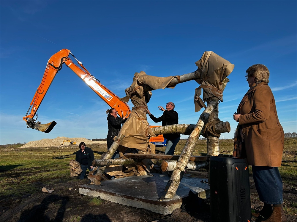 Prolander tweet media