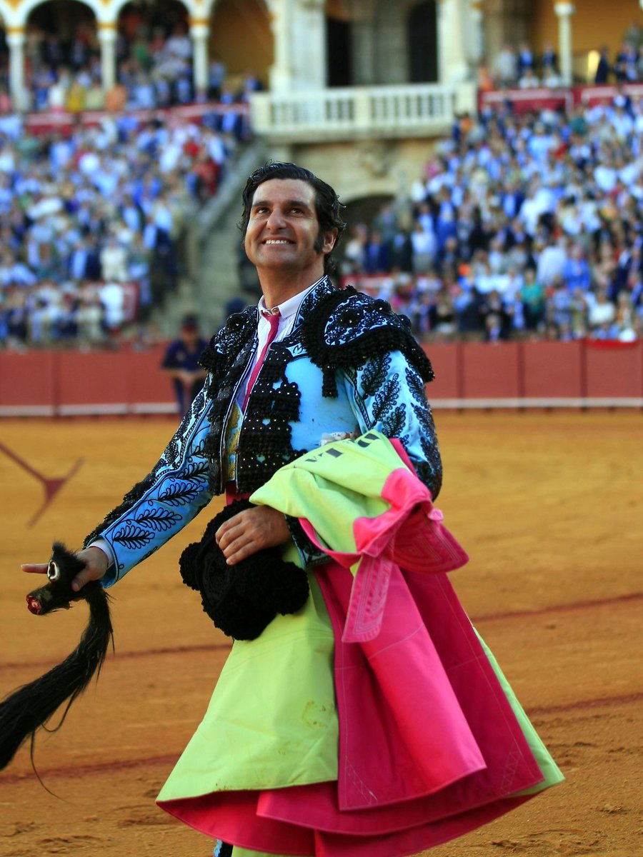 Una cosa nos queda clara. El Genio ha vuelto para mandar y ser el número 1. Quien se creía que iba a dedicarse a hacer bolos estilo José Tomás, no conoce al torero más grande de la historia.