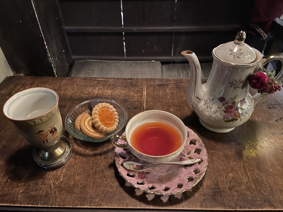 iga449's tweet photo. 高円寺エセルの中庭で毒林檎の紅茶を嗜みました。
3/7の朗読公演の音楽担当なのでその下見です。
ご興味ある方はぜひ予約してお越しください。
#エセルの中庭 https://t.co/XVm1shZlIz
