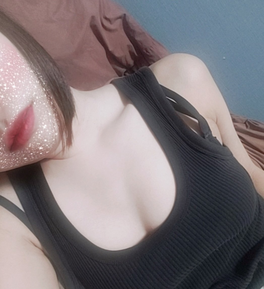 Chii600's tweet photo. にゃう、、🍷
#雰囲気嫌いじゃないよって人いいね 
#裏アカ女子 #裏あか女子 
#いいねでDM https://t.co/rRdkfsRFkz