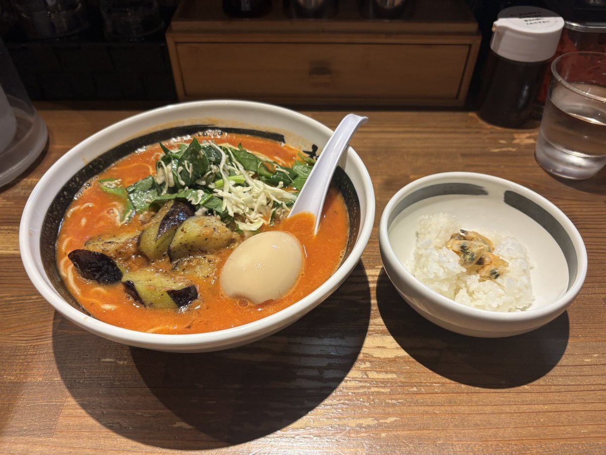_NnsUm_'s tweet photo. トマトラーメンと湾岸と鯨でちょっとだけ長崎を堪能 https://t.co/quntFY1KJn
