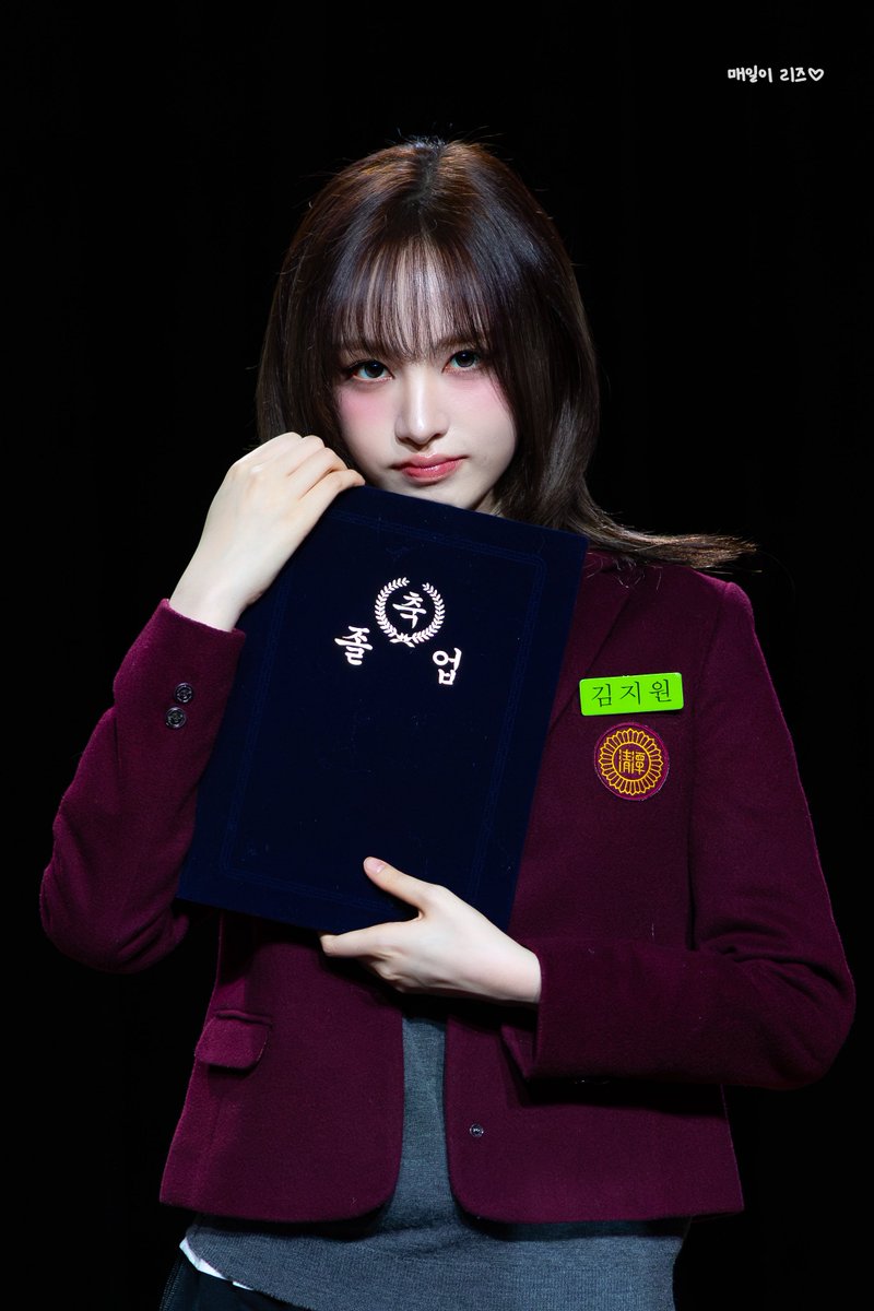 EVELIZ_1121's tweet photo. 260302 AM

🦦🎓🎉

#IVE #아이브 #리즈 #LIZ #リズ @IVE_twt https://t.co/6l21Rx58ck