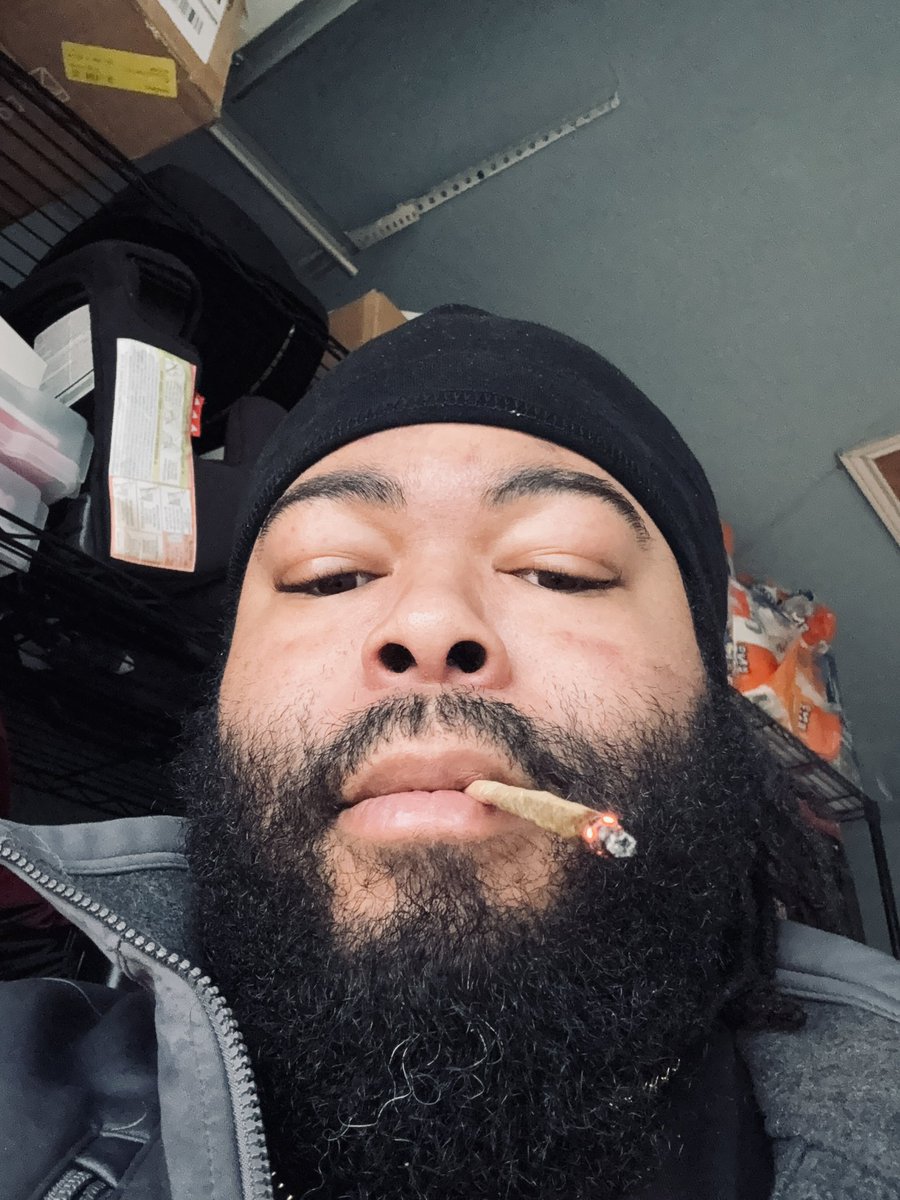 wake &amp; bake get the day started right 🤞🏽