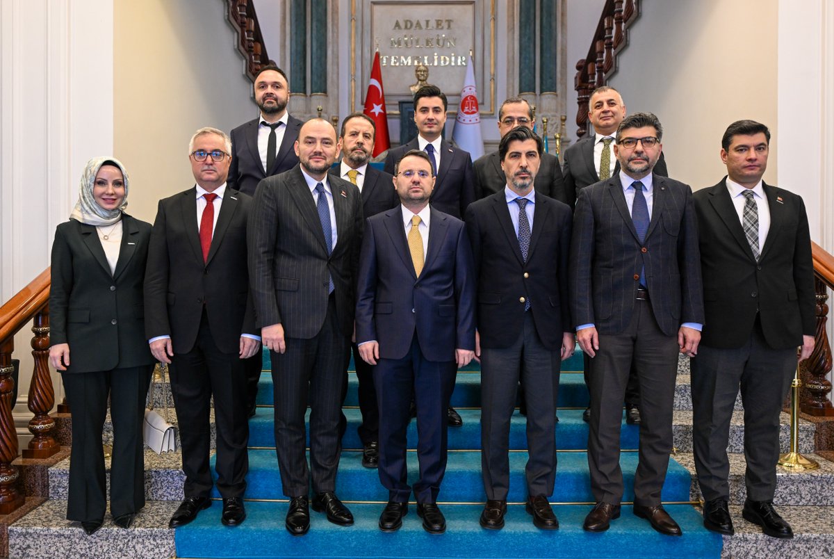 Müstakil Sanayici ve İşadamları Derneği Genel Başkanı Burhan Özdemir ve beraberindeki heyeti Bakanlığımızda konuk ettik. 

Ülkemizin üretim kapasitesini artıracak, yatırım ortamını güçlendirecek ve küresel rekabette daha üst sıralara taşıyacak çalışmalar hakkında fikir