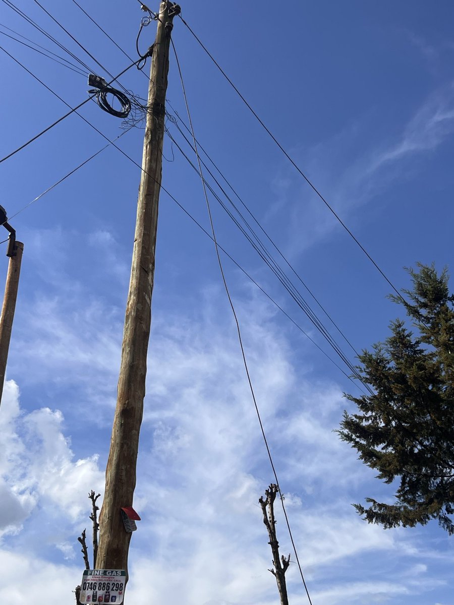 Bigkaranja's tweet photo. @KenyaPower_Care bana hii wire imekaa hapa for more than a day🚮🚮🚮. Nyathuna Ward, 

https://t.co/4npz9cIlAu

Pin location https://t.co/ThgaUinbPR