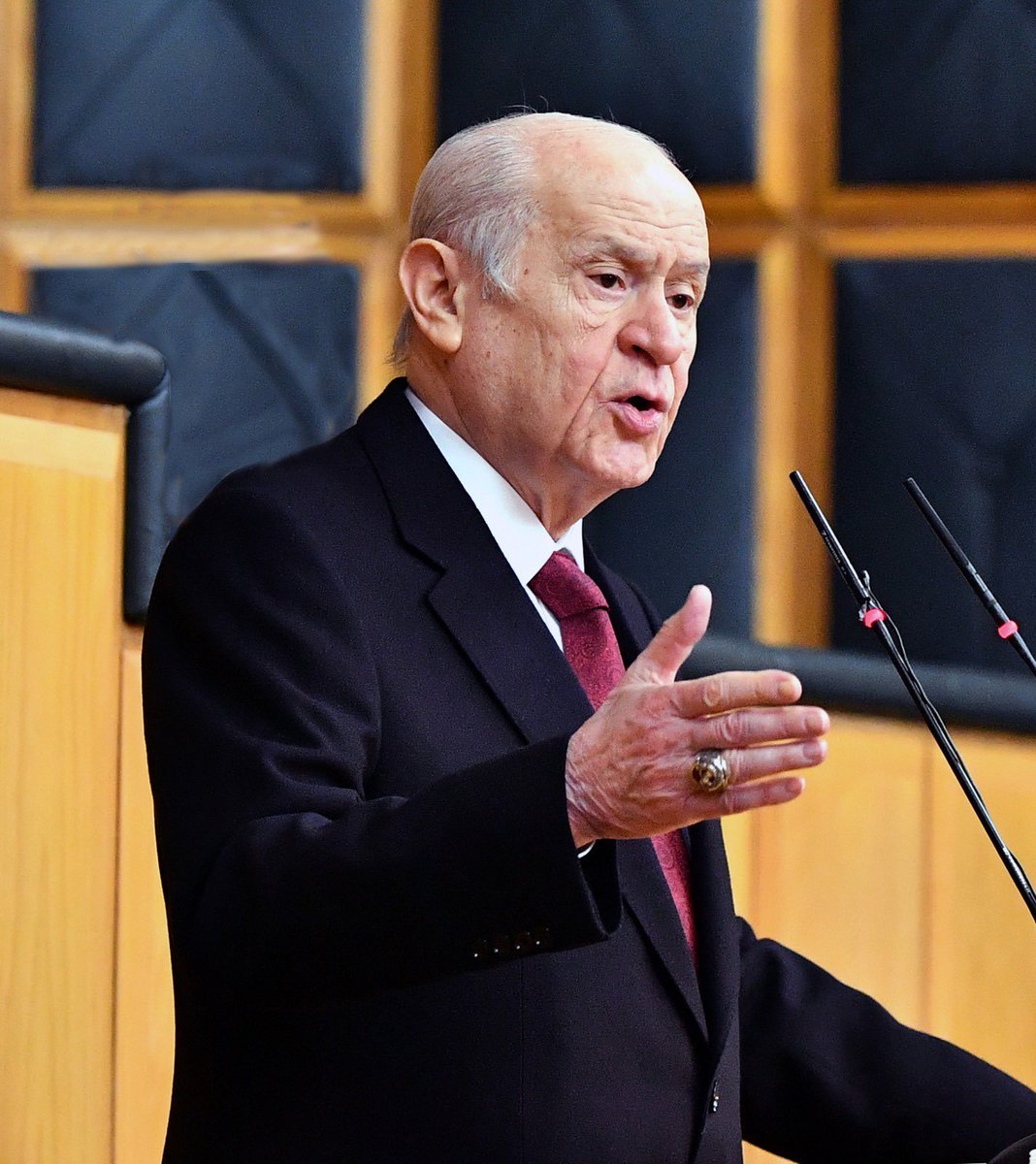 Korkak her gün, kahraman bir gün ölür.
Biz korkak değil, kahraman bir milletin bugünkü serdengeçtileriyiz.

Liderimiz Sayın Devlet