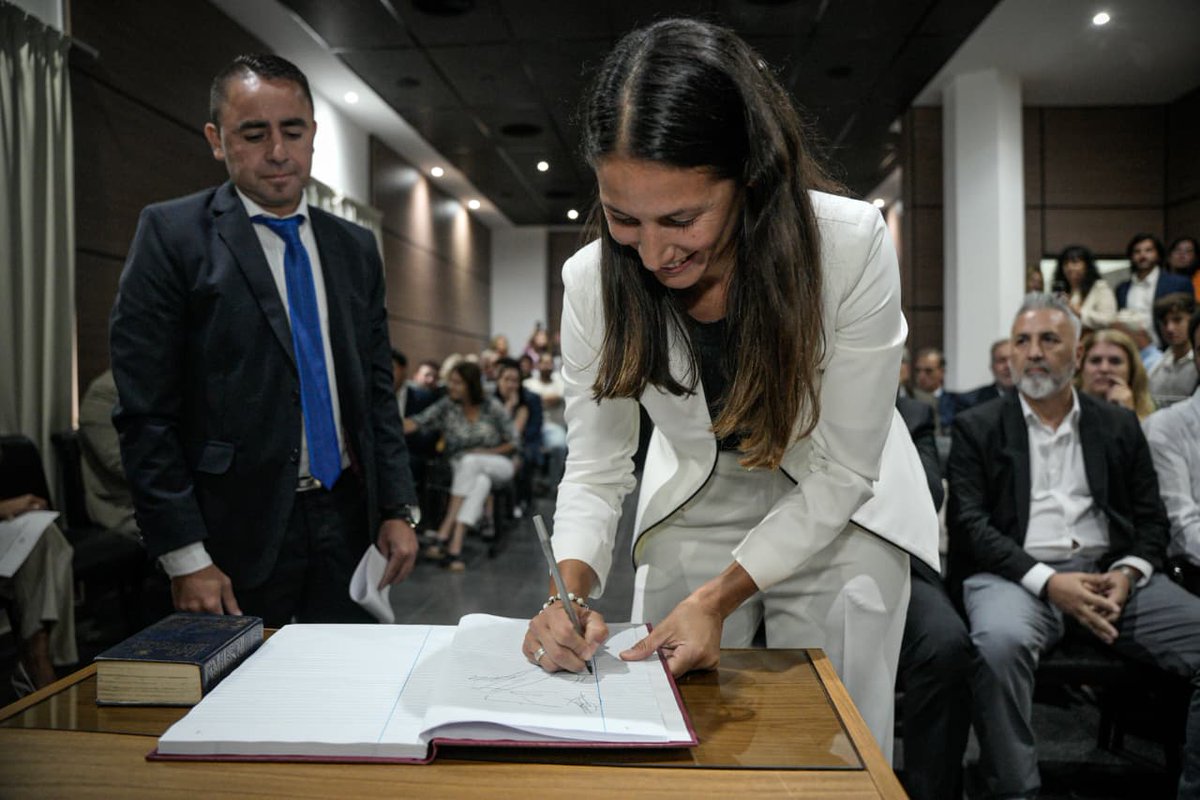 jorgeferraresi's tweet photo. Acompañamos la jura de funcionarios de la Cámara de Apelación y Garantías en lo Penal del Departamento Judicial Avellaneda-Lanús ⚖️

Realizaron la jura la Sec. de la Cámara, Aldana Damone, y los auxiliares letrados: María José Pueyo Alvarado, Verónica Estasune, Diego Álvarez, Pablo Roca, Leandro Memme y Agustín Bueno Coliqueo.

El Departamento Judicial Avellaneda – Lanús vino a transformar el acceso a la justicia, humanizándola y permitiendo que nuestra comunidad pueda contar con servicios de manera más cercana. El trabajo articulado entre la justicia y los gobiernos locales es fundamental, continuemos en ese camino.

Nos acompañaron los jueces de la Cámara Gabriel Vitale, Fernando Benítez y Luciano Noli, y los jueces de la Cámara de Apelación en lo Civil y Comercial, Andrés Lucio Cunto y Gabriela Paola Delcorcho.