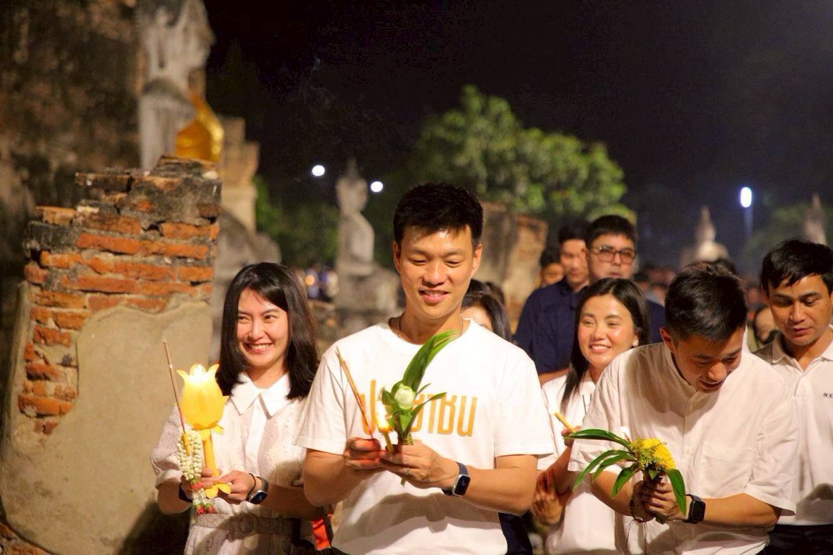 คนนี้ปะวะ ที่อยากได้เป็นผู้นำแล้วเราไม่ต้องมีห่วงว่า การจัดการบ้านเมืองมันจะตรงไปตรงมาไม่ทรยศประชาชน