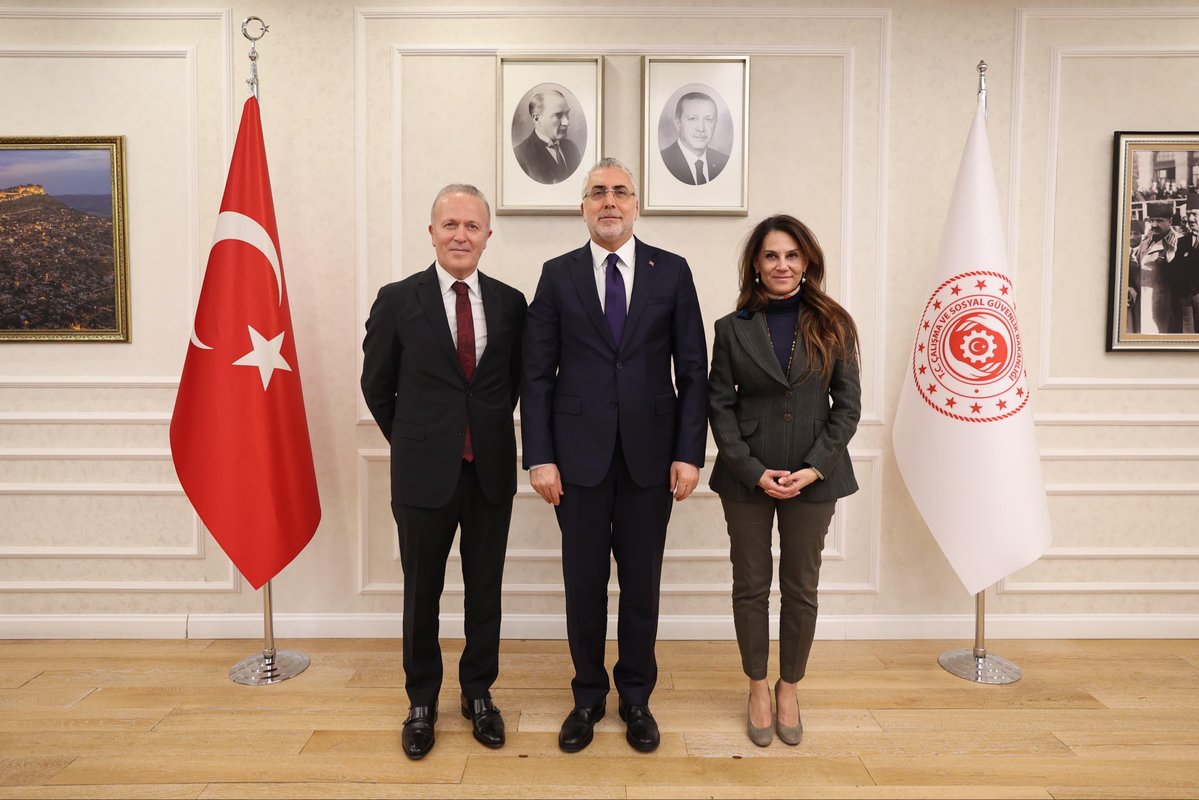 Çalışma ve Sosyal Güvenlik Bakanımız Sayın Prof. Dr. <a href="/isikhanvedat/">Prof. Dr. Vedat Işıkhan</a>, Özel Hastaneler ve Sağlık Kuruluşları Derneği (OHSAD) Yönetim Kurulu Başkanı Sayın Dr. Reşat Bahat’ı Bakanlığımızda kabul etti.