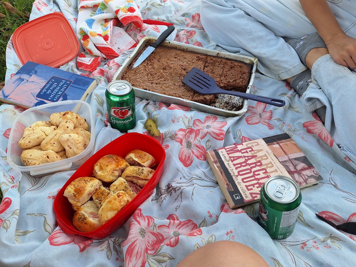 ponyofanumero1's tweet photo. #cafedamanhatwt das meninas q levam travessa de brownie p faculdade https://t.co/IHGaoePGxp