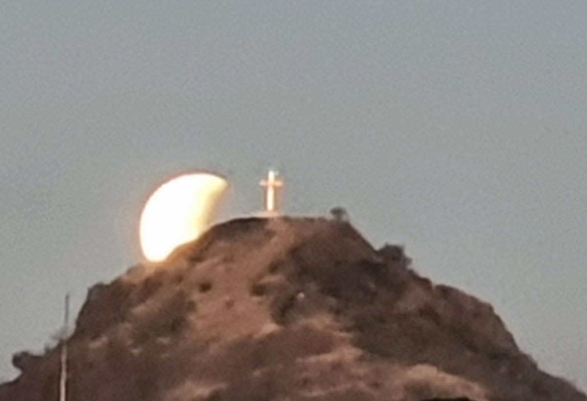 ¡Espectacular regalo, no podría ser más perfecto! Cómo todo lo que Dios hace y nos da, les comparto esta secuencia del cierre del eclipse de luna de hoy desde Irapuato, Guanajuato, México 🙌🏻 #eclipse #luna #Irapuato #Guanajuato #mexico