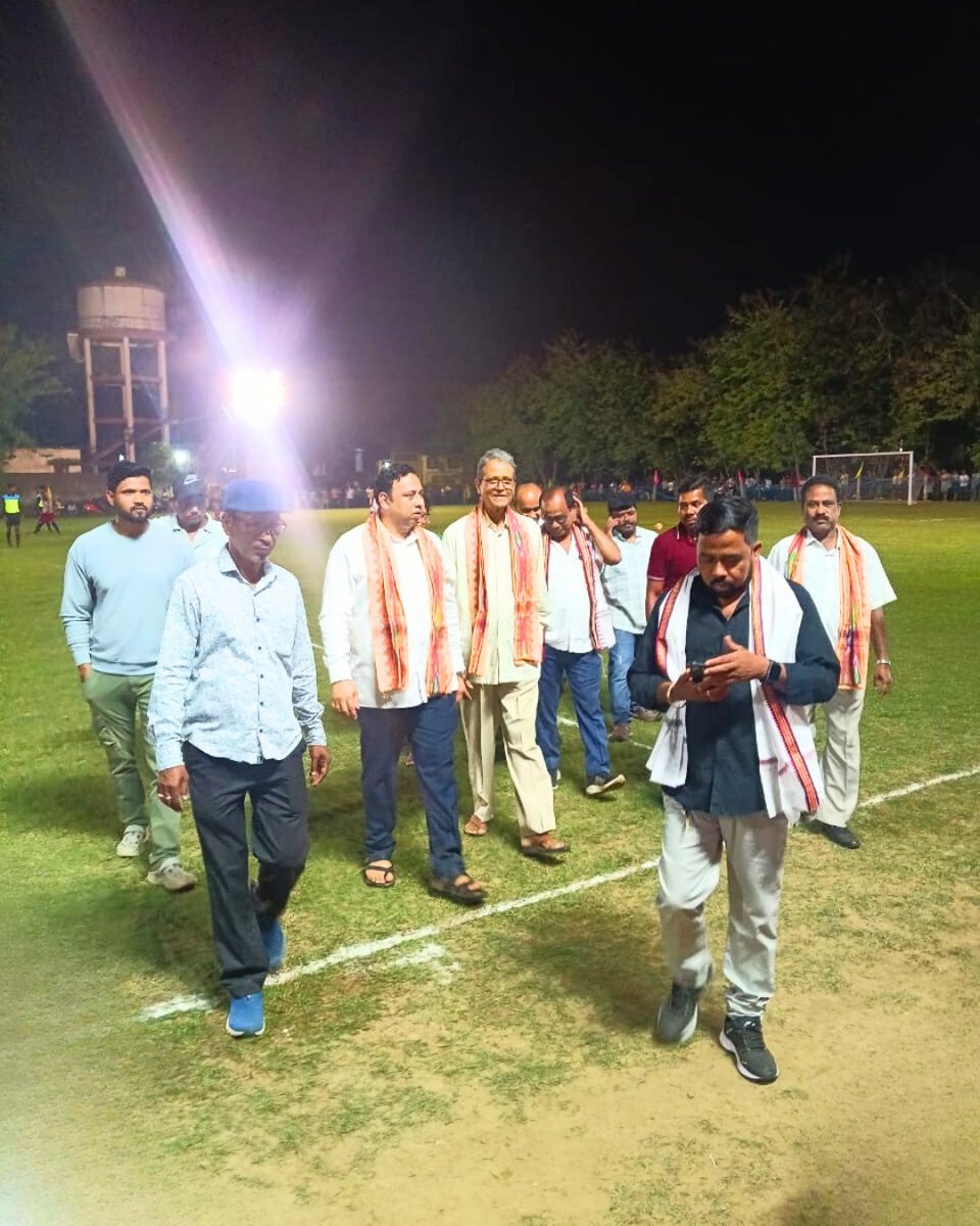 OJPTrust's tweet photo. We are proud to share that 𝗼𝘂𝗿 𝗛𝗼𝗻𝗼𝗿𝗮𝗯𝗹𝗲 𝗖𝗵𝗮𝗶𝗿𝗺𝗮𝗻 graced the 𝗙𝗼𝗼𝘁𝗯𝗮𝗹𝗹 𝗠𝗮𝘁𝗰𝗵 𝗼𝗿𝗴𝗮𝗻𝗶𝘇𝗲𝗱 𝗯𝘆 𝗠𝗮𝗵𝗮𝘃𝗲𝗲𝗿 𝗦𝗽𝗼𝗿𝘁𝗶𝗻𝗴 𝗖𝗹𝘂𝗯 as the 𝗖𝗵𝗶𝗲𝗳 𝗚𝘂𝗲𝘀𝘁. His presence added immense energy and inspiration to the event, motivating the players and celebrating the true spirit of sportsmanship, teamwork and dedication.

Moments like these strengthen our connection with the community and encourage young talent to strive for excellence both on and off the field.

#Chiefguest #OJPT #Footballmatch #Mahaveersportingclub #OJPTacademy
