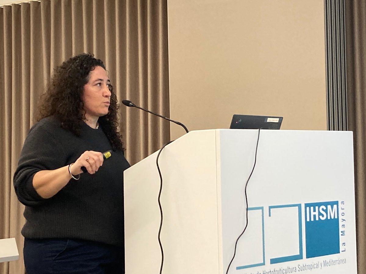 IHSM_CSIC_UMA's tweet photo. 🗣️ Today, Julieta Mateos(@JulietaMateos5) (IFIBYNE-CONICET) visited IHSM La Mayora (UMA-CSIC) to give a fantastic talk on factors regulating alternative splicing in plants, and their biological functions controlling the circadian rhythm and immune responses. https://t.co/x3poXvQbpY