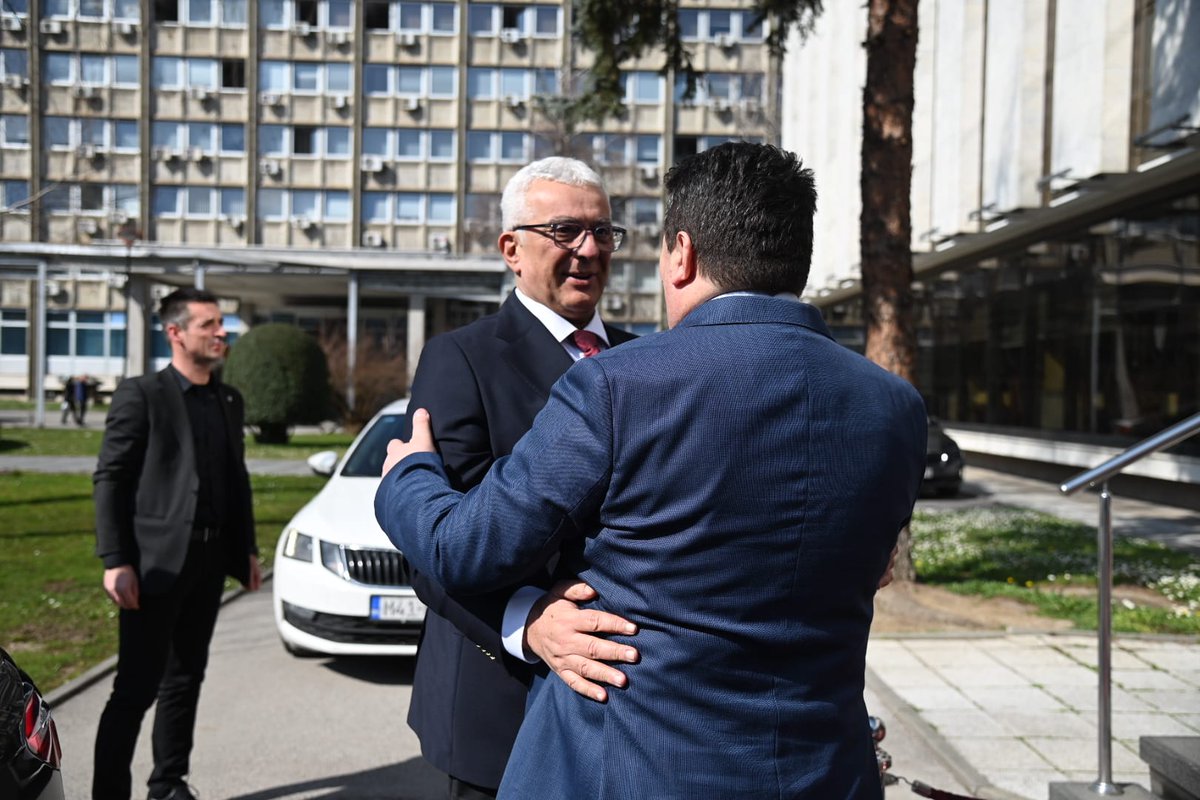 Предсједник Мандић у радној посјети Народној скупштини Републике Српске

Предсједник Скупштине Црне Горе Андрија Мандић боравио је данас у радној посјети Народној скупштини Републике Српске, саставши се тим поводом са предсједником тог дома Ненадом Стевандићем, са којим је