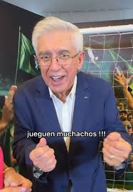 AntonioUbilla1's tweet photo. 3 marzo nace en Piñas el gran narrador y periodista deportivo Fabián Gallardo Moscoso, un referente en el país.
 Feliz cumple al compañero y muy querido amigo
@FABIANGALLARDOM
A diario lo escuchamos decir : "Hablen Muchachos" en Los Tiempos de Pocho
#GrandesPeriodistas https://t.co/hmUdTfRNzE