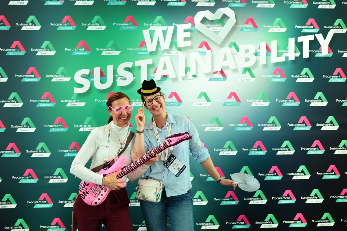 Sustainabil_Sum's tweet photo. Da bekommt man doch direkt gute Laune - danke an Lena Wolter und Anika Buhlrich von der Carl Kühne KG für dieses witzige Foto vor unserer We Love Sustainability Fotowand!🤪

#SustainabilitySummit #Sustainability #Nachhaltigkeit #Photowall #Networking #Innovation #CarlKühne https://t.co/knKY2r0xHV