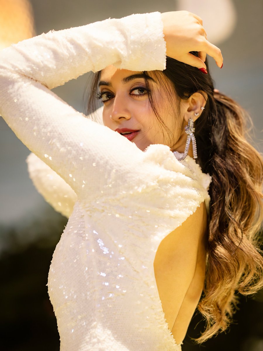 Weekendvibes_'s tweet photo. Athmika Sumithran ✨🤍

#Athmika #AthmikaSumithran https://t.co/uRUYEwWUre