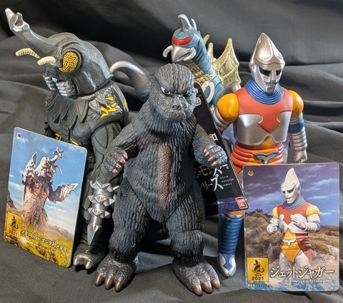 □ゴジラ1973 高16/奥22（cm） □メガロ 高17/奥11 □ジェットジャガー