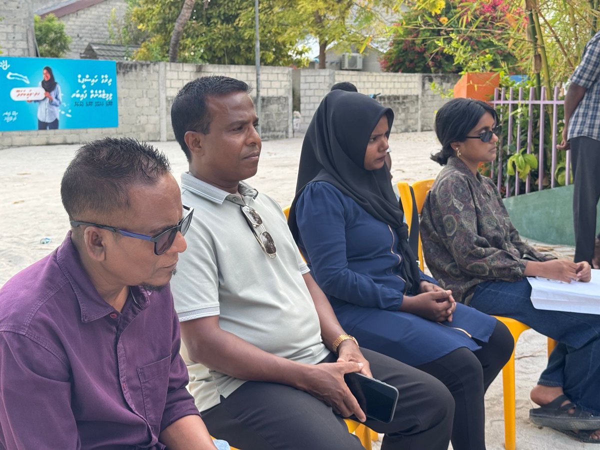 ކުރިއަށްއޮތް ލޯކަލް ކައުންސިލްތަކުގެ އިންތިޚާބުގެ ކެންޕެއިންނަށް އެމްޑީޕީގެ ރައީސް އާއި އެމްޑީޕީގެ ލީޑަރޝިޕްގެ ބޭފުޅުން ހދ.ވައިކަރަދޫއަށް ވަޑައިގެން، ވައިކަރަދޫ އެމްޑީޕީ ކެންޑިޑޭޓުންނާއި އެކު ކެންޕެއިން ގެ ކަންކަން ކުރިއަށްދާ ގޮތާއި ގުޅޭގޮތުން ބޭއްވި މަޝްވަރާ ބައްދަލުވުމާއި