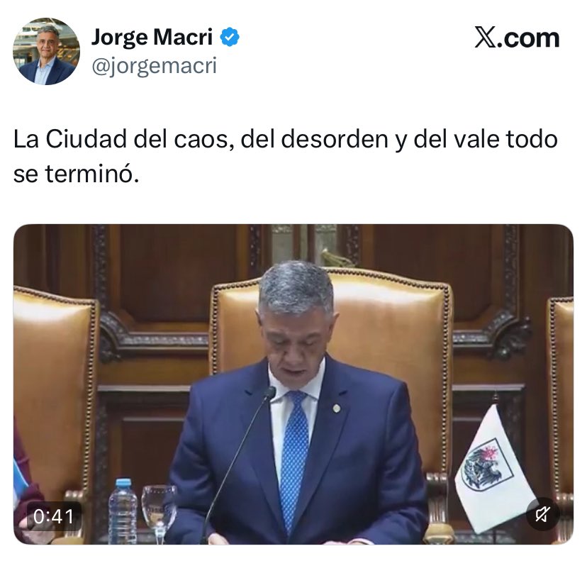 “La ciudad del caos, del desorden y del vale todo”. Que alguien le explique a este paracaidista húngaro que gobiernan el distrito desde hace 20 años