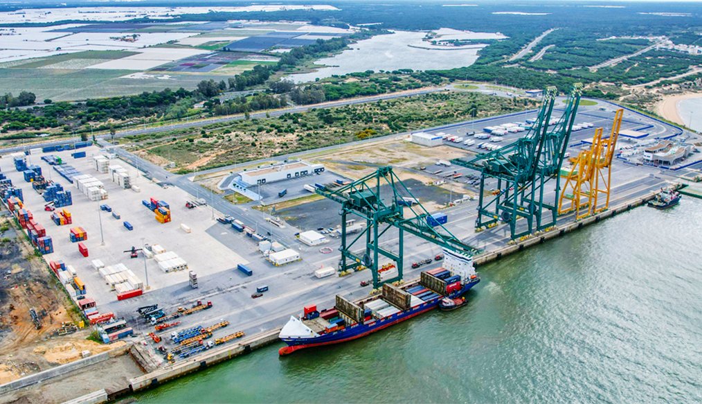 EstrechoDigital's tweet photo. 🟦 YILPORT registra un crecimiento del 12% en sus volúmenes de contenedores en 2025 con Huelva por encima de los 20.000 TEUs mensuales https://t.co/XBz8sPgA6X
·
#cargageneral #Contenedores #Intermodalidad #PuertodeFerrol #PuertodeHuelva #PuertosAndaluce...
https://t.co/OySJoMza6l https://t.co/3gsCMSvUs0