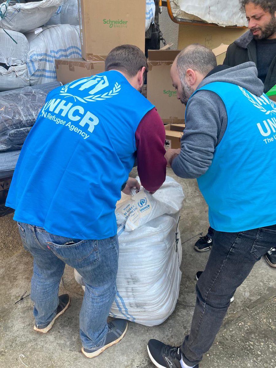 UNHCRLebanon's tweet photo. ⚠️ Happening now in Minnieh, northern 🇱🇧

Under the leadership of the Government of Lebanon, a total of 16 displaced Lebanese families have benefited from core relief items distributed by UNHCR.

Continued support for displaced families remains essential. https://t.co/ZiZIEFE79Z