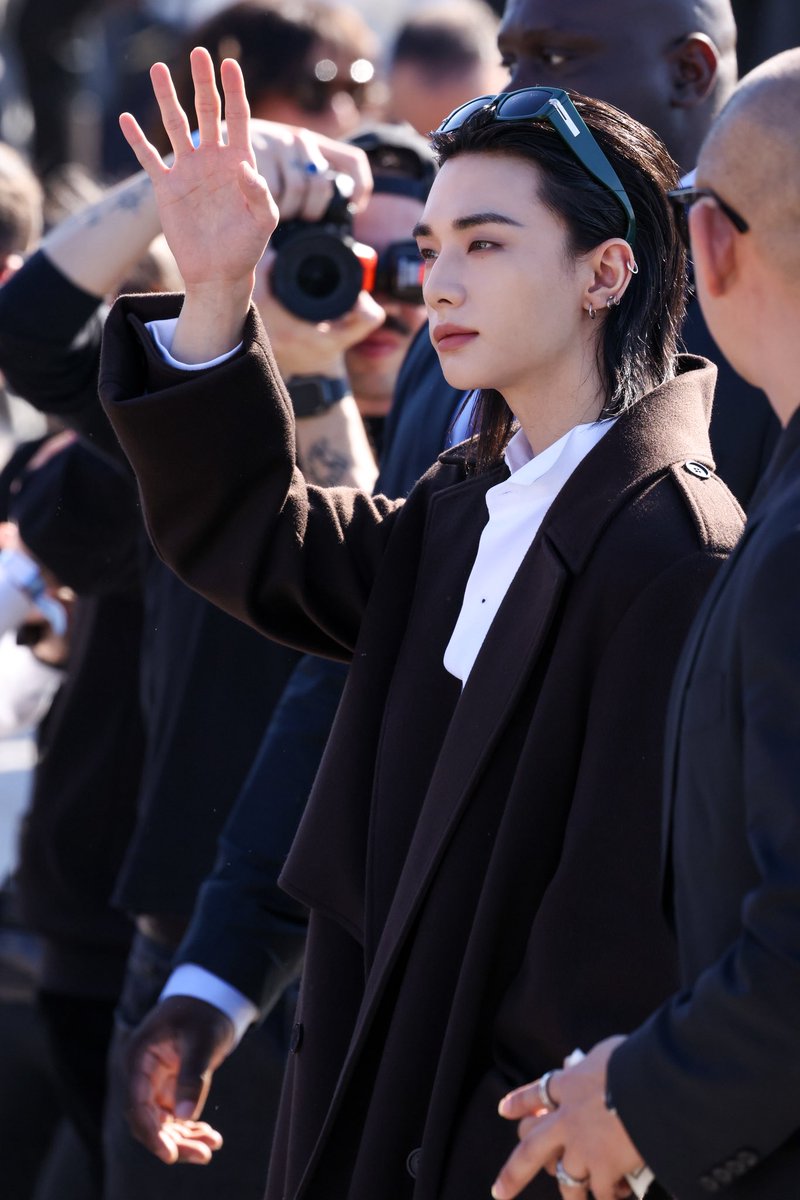 HYUNJIN has arrived at the Christian Dior show for Paris Fashion Week and he is serving ✨FACE✨
#HYUNJINxDIOR #HYUNJIN #PFW
