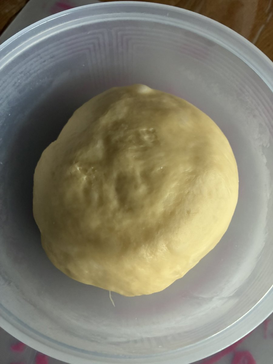 m0504makiko's tweet photo. 生クリーム仕込みの生パン生地で
あずき豆パンとハンバーグパン
ふわふわしっとり
#cotta
#あすもやわら
#アイリスオーヤマコンベクションオーブン https://t.co/jwy49Rm6vj