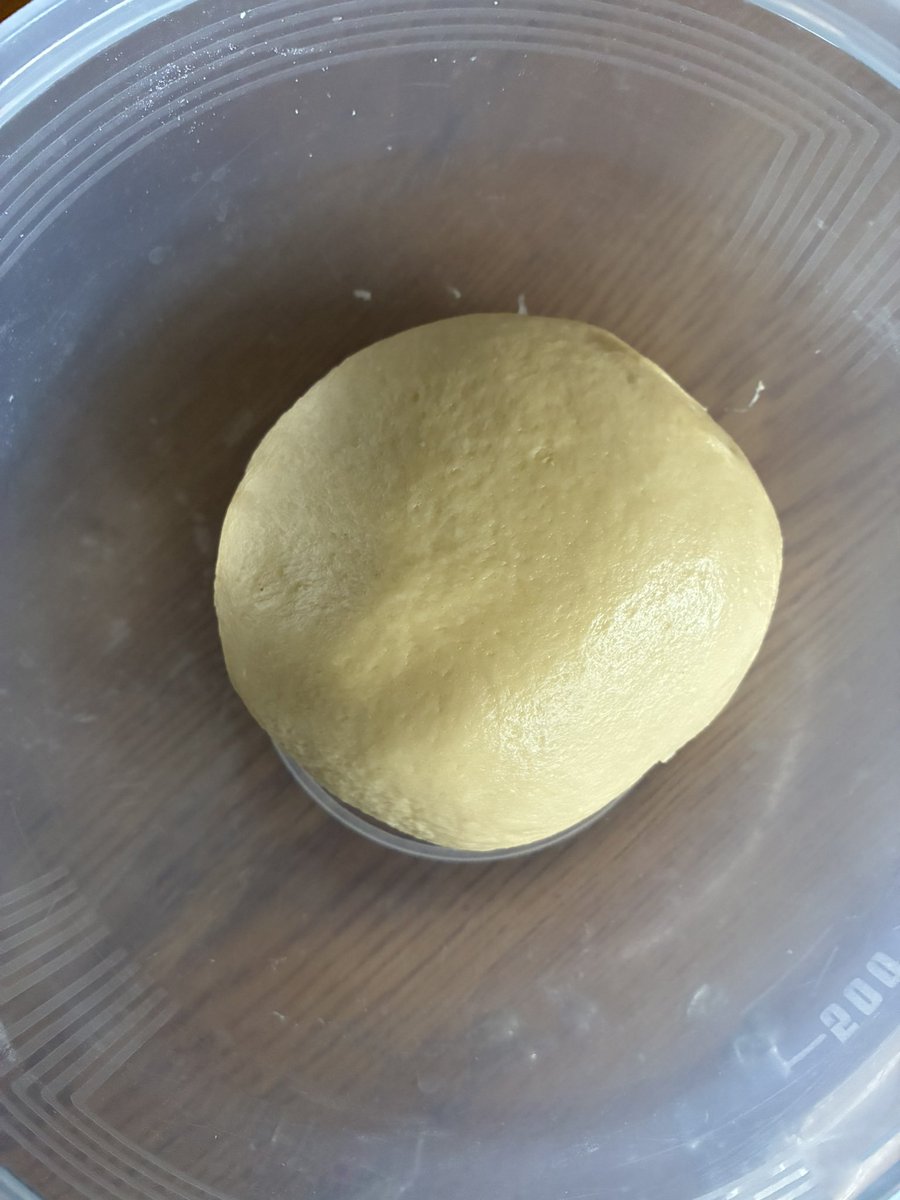 m0504makiko's tweet photo. 生クリーム仕込みの生パン生地で
あずき豆パンとハンバーグパン
ふわふわしっとり
#cotta
#あすもやわら
#アイリスオーヤマコンベクションオーブン https://t.co/jwy49Rm6vj