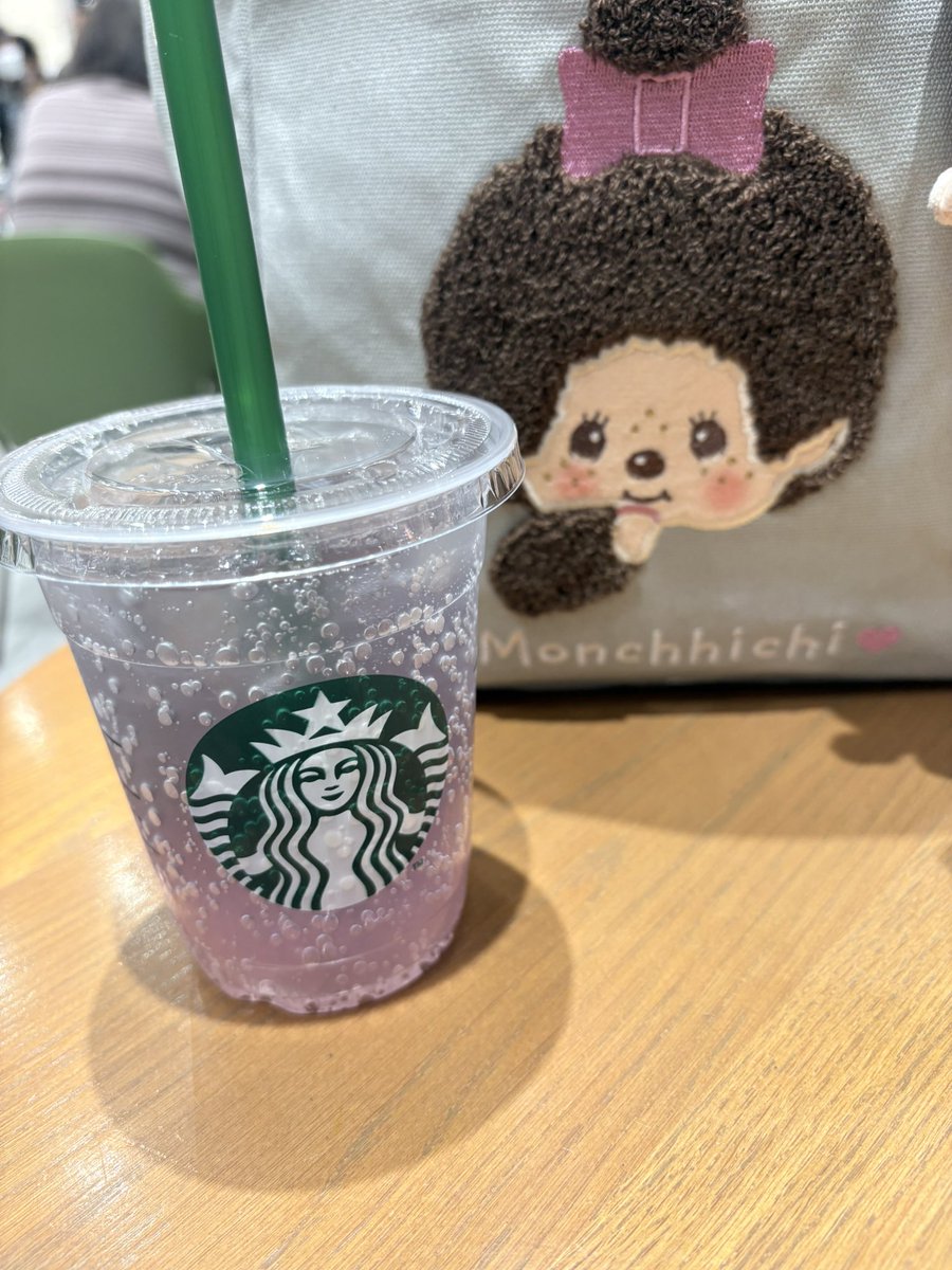 monchhichi0423's tweet photo. 名古屋へ超かぐや姫！見に行った後に
スタバ飲んできました
桜咲くよ白桃ソーダ🌸🍑
ハイジと共に飲みました

 #スタバ
 #春
 #桜
 #白桃
 #ソーダ
 #ハイジ
 #モンチッチ
 #ハイジモンチッチ
 #一緒
 #大好き https://t.co/vMbzAcDfiI
