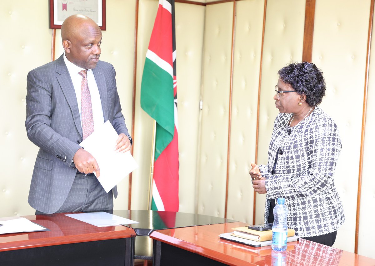 OAG_Kenya's tweet photo. The Auditor-General FCPA Nancy Gathungu, CBS met with the Regional Senior Partner (RSP) for PwC Eastern Africa and Country Senior Partner (CSP) for @PwC_KE Mr Kang’e Saiti where they discussed areas of collaboration and ways of enhancing accountability. https://t.co/jteRskOy2E