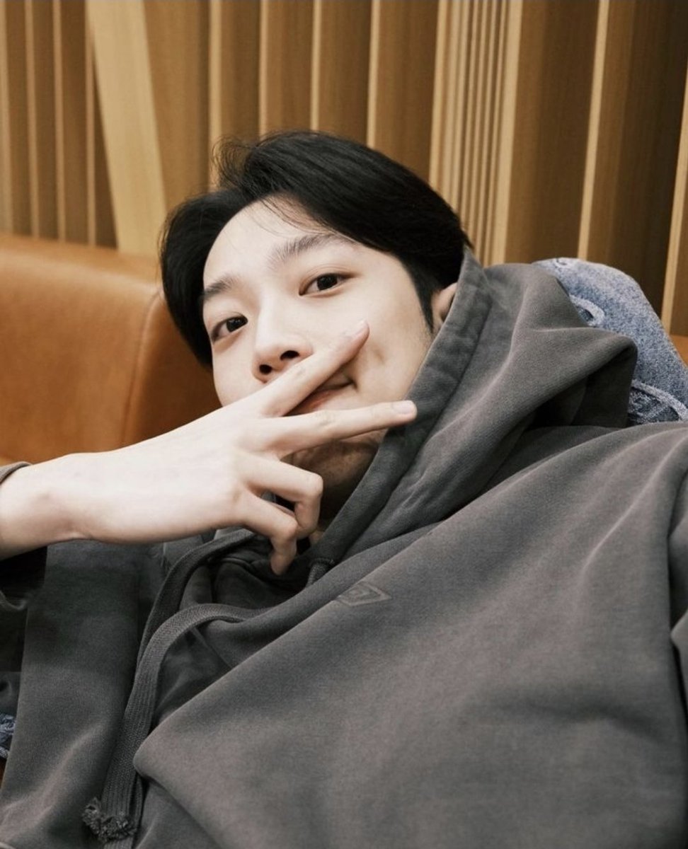 WistfulTrace's tweet photo. @LongingEDWAN Halo yearners, perhatiin Edi dulu? Yang ga pertahiin, foto wwwnya gua ganti Kuda biar ngihaaa. https://t.co/bdxGYj8JcS