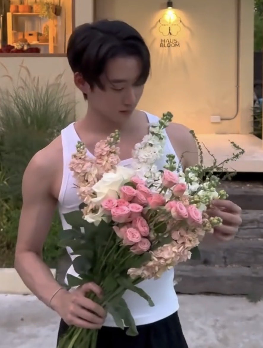 แฟนอยู่ไทย                      แฟนไปต่างประเทศ