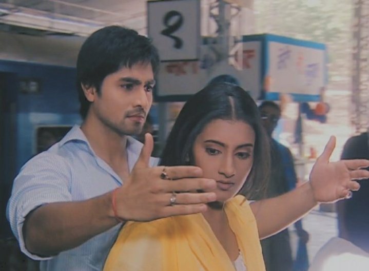 Priyank92865703's tweet photo. 18 years of Kis Desh Mein Hai Mera Dil ❤❤❤

#Harshadchopda #Aditigupta 
#premeer #KDMHMD https://t.co/6KAjfTQxsQ