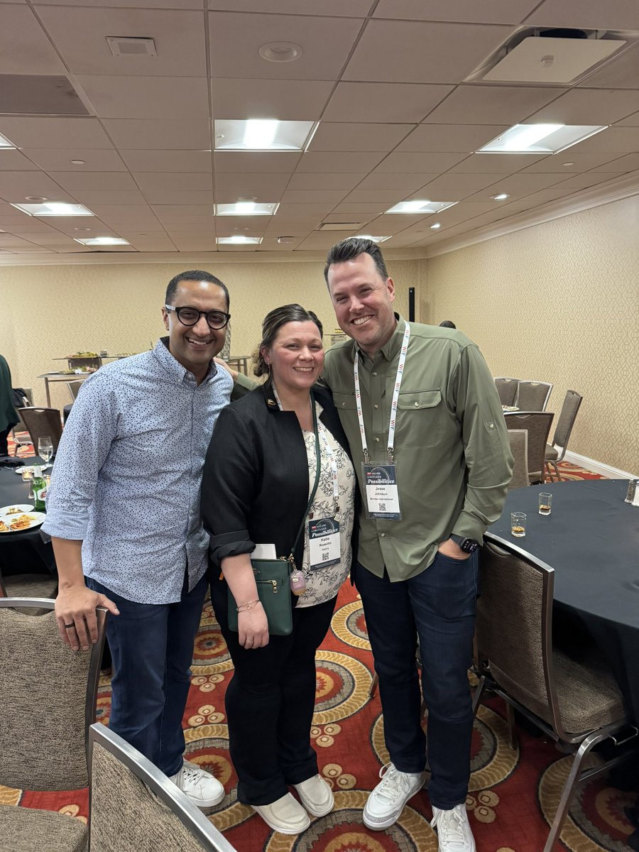 KatieRossitto's tweet photo. I love my job !!!! 
@Chilis 
Congrats George! Your def out here smashing it! 🌶️ #chilis @WFFHQ https://t.co/BiUw06KluG