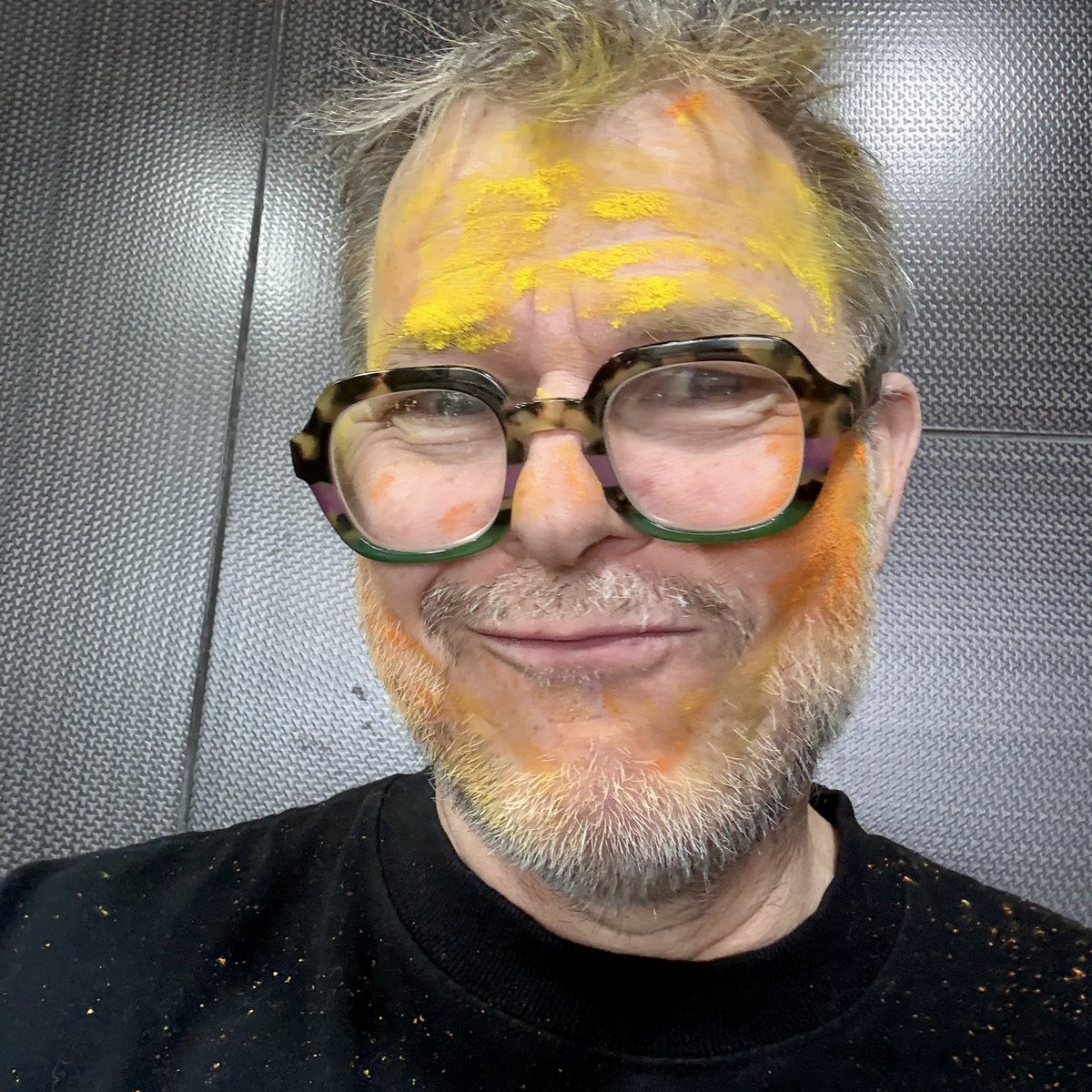 TeivoTeivainen's tweet photo. @AkiHyodynmaa Täällä Jindal-yliopiston kampuksella Holi-juhlan väriloisto alkoi jo eilen. #intia https://t.co/whSmuXo6rc