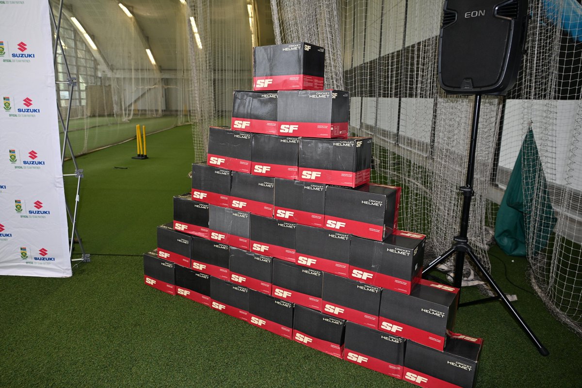 Suzuki_ZA's tweet photo. We’re batting for positive change. 💪🏏 140,000 South Africans guessed in our Ballin’ With Suzuki competition, and now we’re giving back to the community by donating R140,000 worth of cricket kit to grassroots cricket clubs across the country!

We handed over the donations on 24 Feb, which closed out this campaign beautifully and affirmed what these activities and sports are all about: the people.

#SuzukiSA #BETWAYSA20 @SA20_League