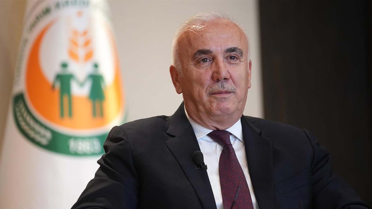tarimdanhaber's tweet photo. Gübre krizi gündemde: Çiftçi Tarım Kredi’ye tepki gösterdi, Hüseyin Aydın sessiz

Tarımdan Haber’in özel haberi gündem oldu:
Çiftçiler, Tarım Kredi Kooperatiflerinin gübre satışlarını durdurup fiyatları artırmasına tepki gösterdi.

Sosyal medyada üreticiler soruyor: “Çiftçi soğan stokluyor diye ceza kesiliyordu. Tarım Bakanı arzda sorun olmadığını açıkladı, ama Tarım Kredi satışları durdurup fiyatları yükseltiyor. Bu stokçuluk değil mi?”

https://t.co/weNuuqdpXf
