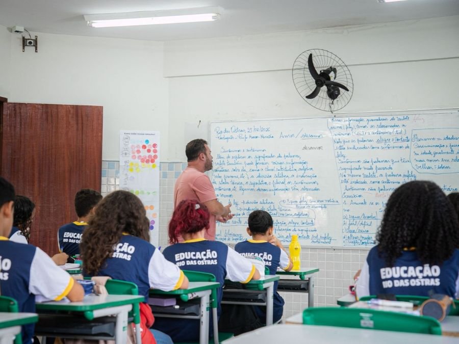 capital_liberal's tweet photo. Escolas municipais retomam as aulas nesta terça-feira, dia 3 --> Leia no portal: (link na bio) |   Retorno das aulas acontece de forma segura e organizada. Foto: Ákilla Ribeiro
Retorno das atividades acontece de forma segura e organizada
Após Rio das Ostras vivenciar uma das p... https://t.co/aQJNDMeaPM
