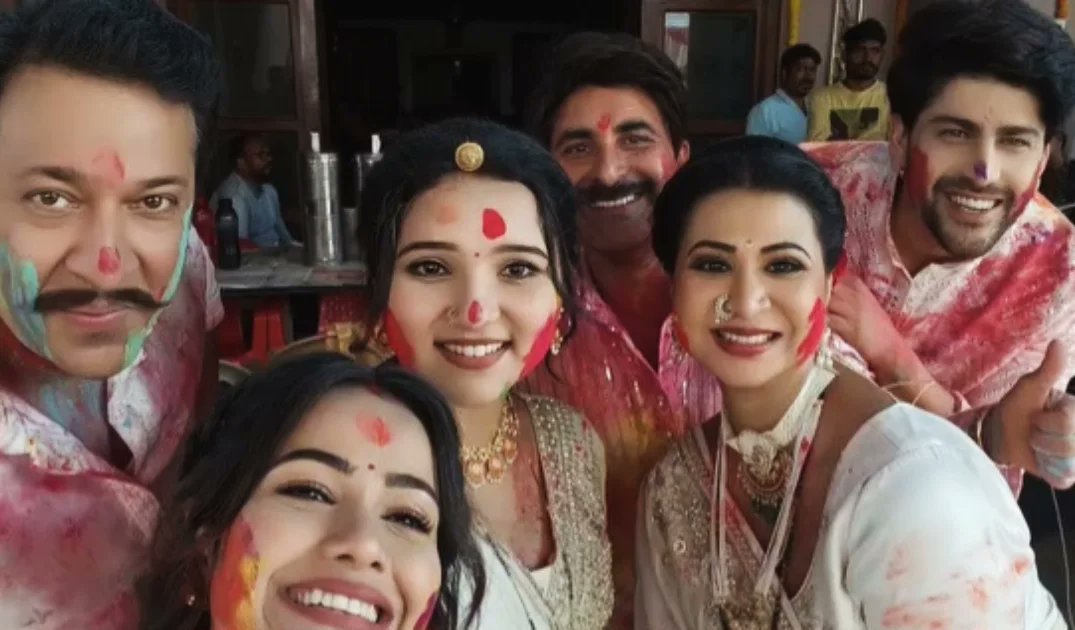 whattaagirll2's tweet image. Love all these Holi bts .. 🤌🏻😭❤️

After such a long time, seeing them all together ... Made my day ❤️‍🔥

#Vasudha #VasuDev #Devaansh 
#Abhiya #AbhishekSharma #PriyaThakur