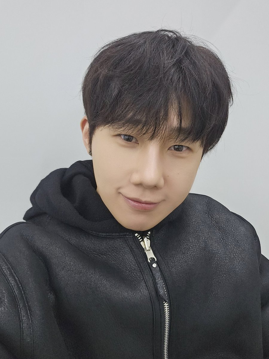 gyuu375's tweet photo. [📸] 

2026.03.03
@ MBC FM4U <김이나의 별이 빛나는 밤에>

오늘 밤, 
여러분의 빛나는 별이 되어드리고 싶었던 성규예요...🌠

언제나 설레고 즐거운 라디오 나들이! 
별밤에서 오늘 전했던 이야기들이 
작은 휴식이 되었길 바랄게요☕

#김성규 #KIMSUNGKYU
#MBC #FM4U
#라디오 #별밤 #OFFTHEMAP https://t.co/iMH26FtXhE