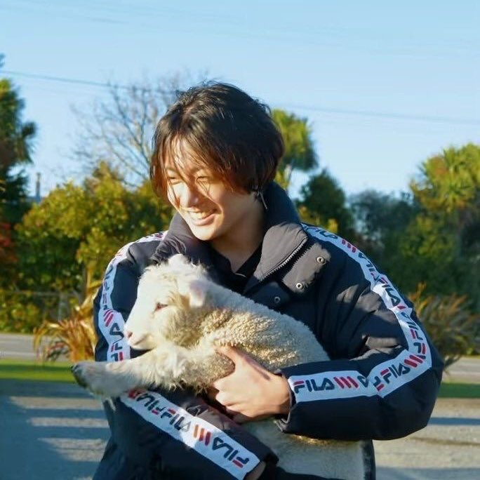 Kyles_myg's tweet photo. #taekookau where:

Country bumpkin Jungkook moves to the city for the first time and his cousin’s friend, Taehyung ends up teaching him a thing or two. https://t.co/nYCssGVwQa